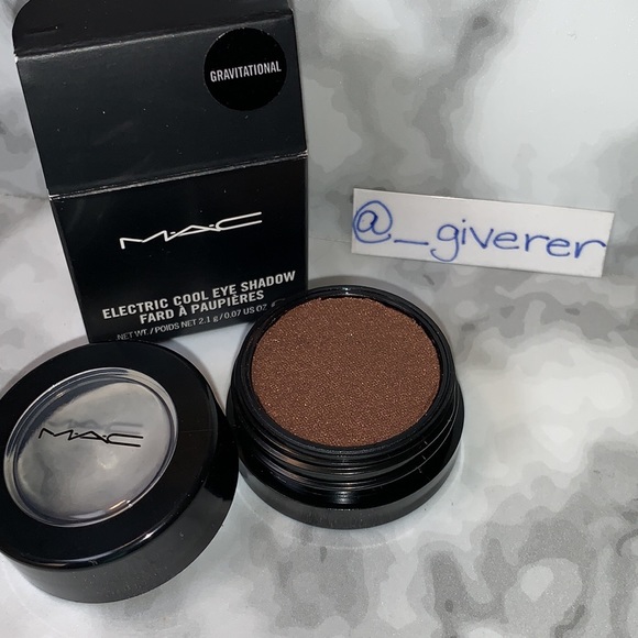 Gravitational ELECTRIC COOL Eyeshadow MAC